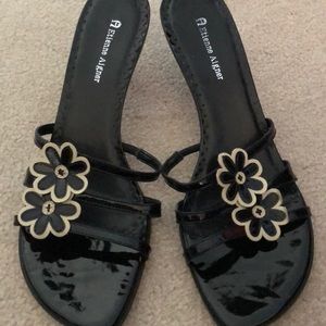 Women’s shoes/sandals